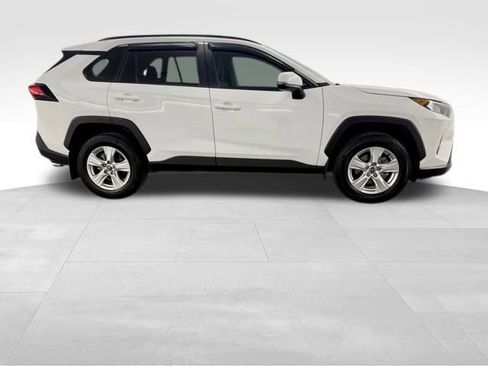 Used 2020 Toyota RAV4 XLE w/ Convenience Package image 9