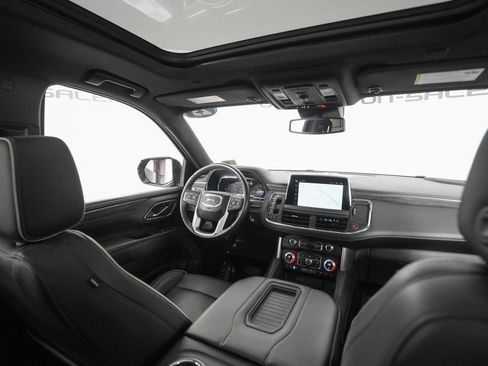 Used 2023 GMC Yukon XL SLT AWD/4WD image 17
