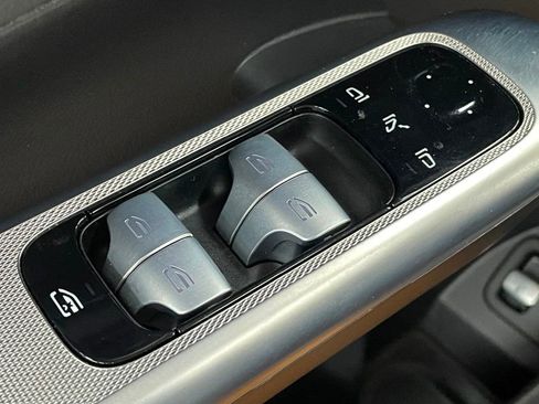 Used 2025 Mercedes-Benz GLC 350e 4MATIC image 19