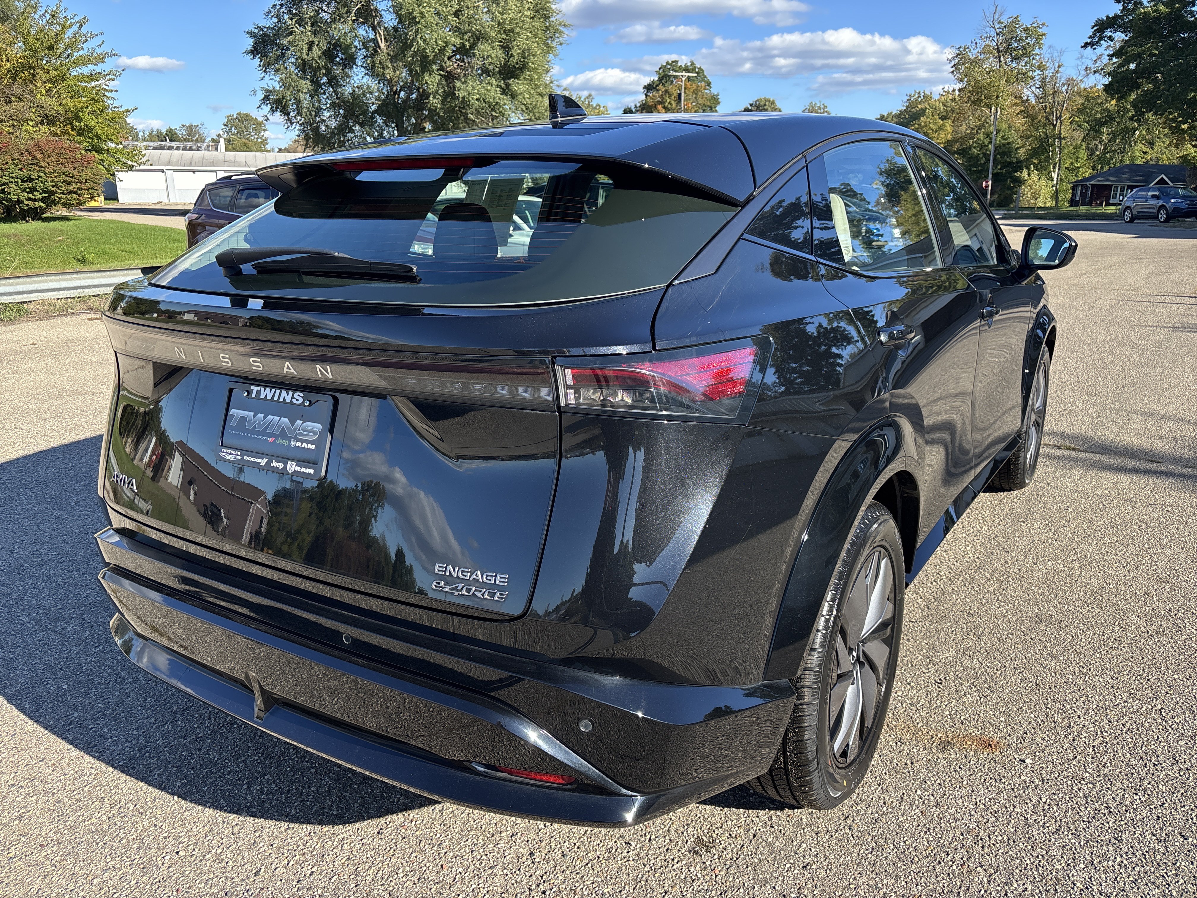 Used 2023 Nissan Ariya AWD image 3