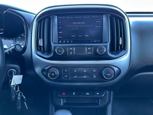 Used 2022 Chevrolet Colorado LT w/ LT Convenience Package image 14