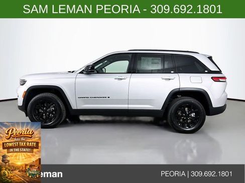 New 2025 Jeep Grand Cherokee Altitude image 4