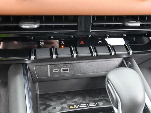 Used 2025 GMC Canyon AT4 w/ Technology Plus Package image 23