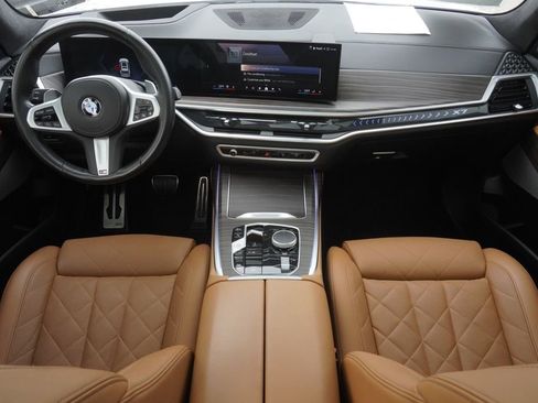 Used 2024 BMW X7 xDrive40i w/ M Sport Package image 9