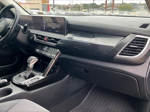 Certified 2024 Kia Seltos S image 22