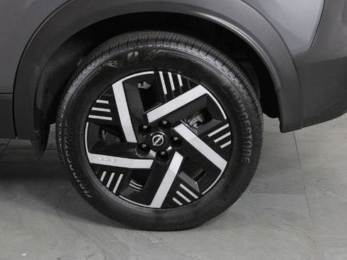 Certified 2025 Nissan Kicks SV FWD image 15