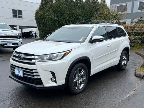 Used 2017 Toyota Highlander Limited Platinum image 3
