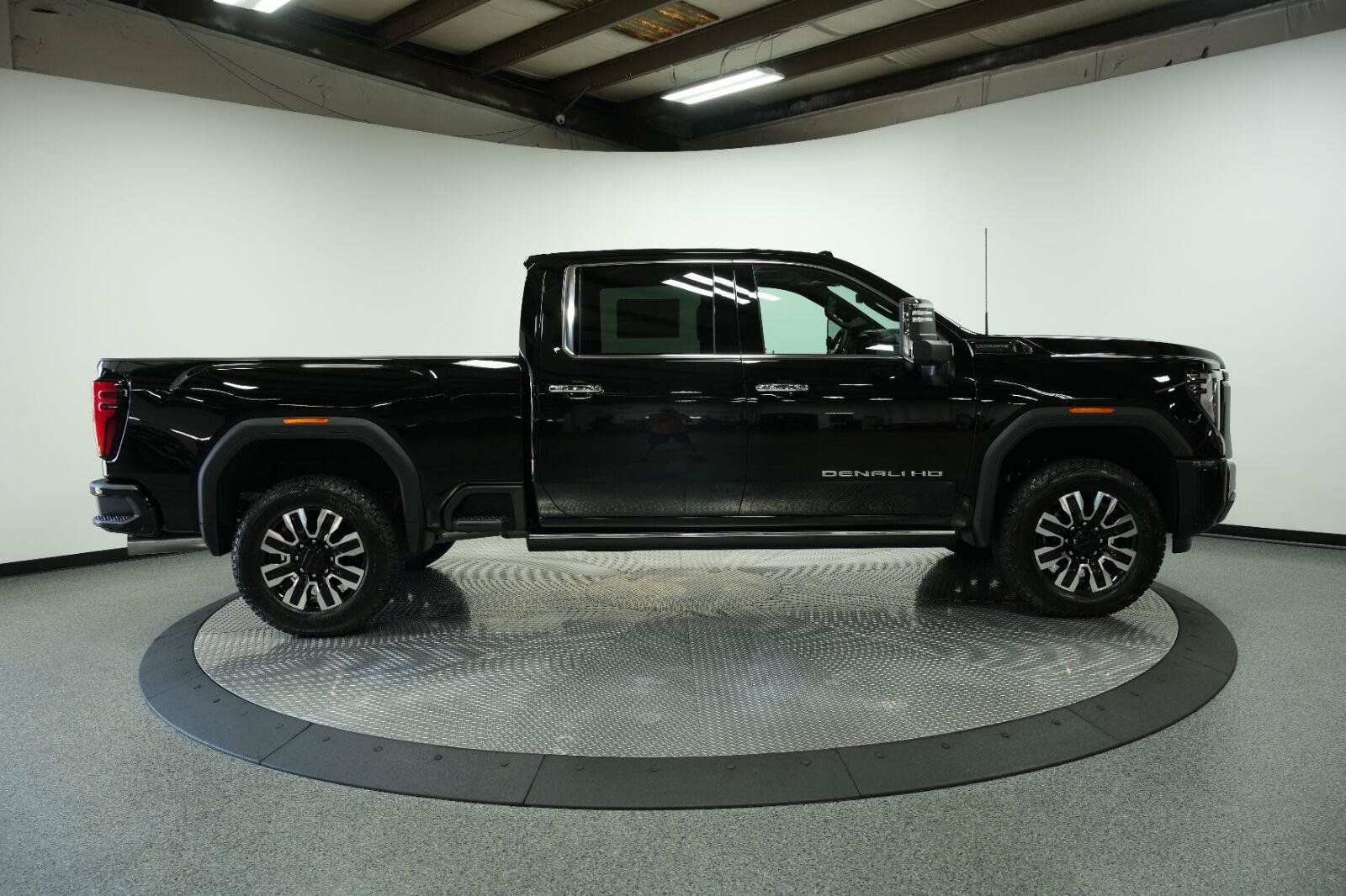 New 2026 GMC Sierra 2500 Denali Ultimate AWD/4WD image 12