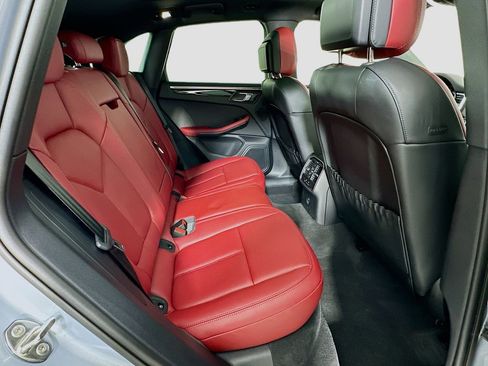 Used 2025 Porsche Macan image 29
