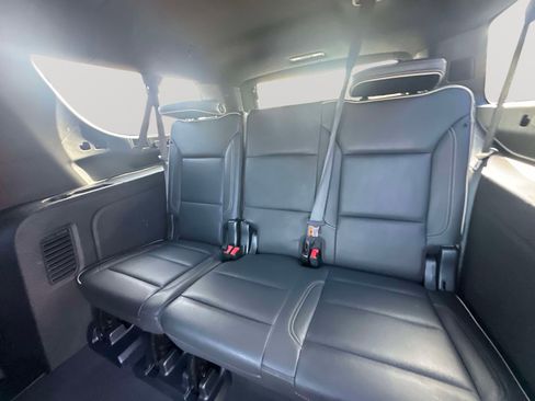 Used 2023 Chevrolet Suburban Premier AWD/4WD image 37