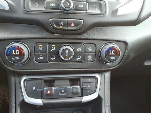 Certified 2024 GMC Terrain SLE w/ Driver Convenience Package image 16