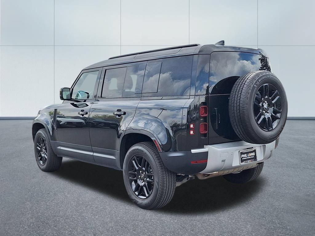 Used 2025 Land Rover Defender 110 S AWD/4WD image 5