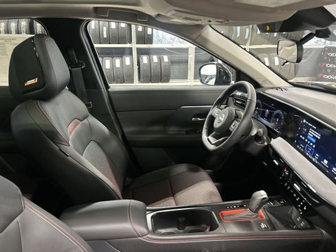 New 2026 Nissan Kicks SR w/ SR Premium Package image 9