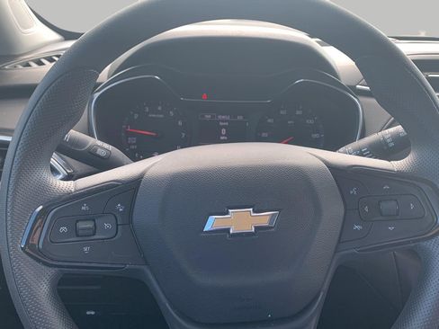 Used 2023 Chevrolet TrailBlazer LT FWD image 9