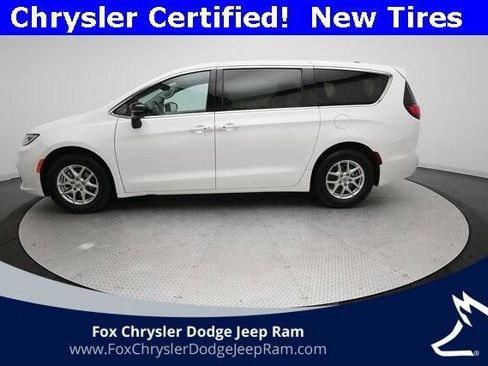Certified 2024 Chrysler Pacifica Touring-L image 24