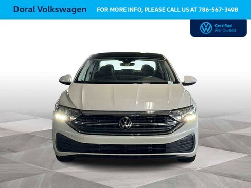 Certified 2024 Volkswagen Jetta SE w/ Panoramic Sunroof Package FWD image 3