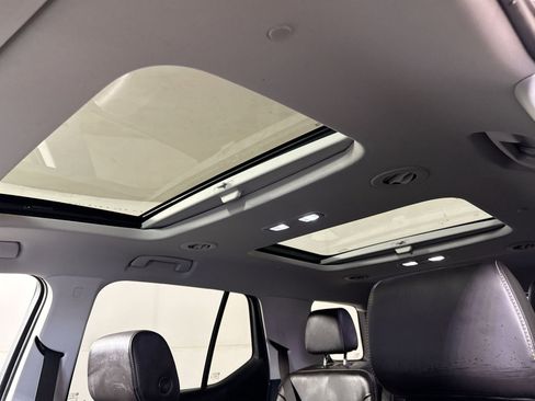 Used 2020 Chevrolet Traverse RS image 22