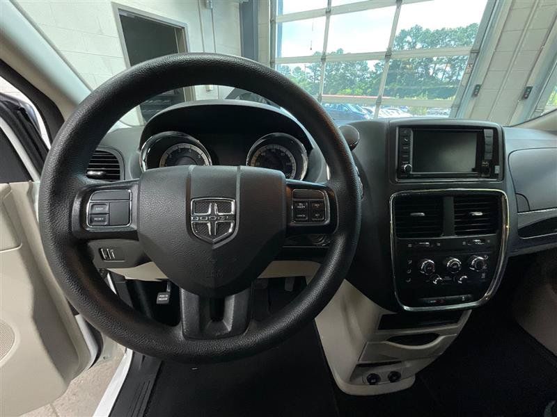 Used 2020 Dodge Grand Caravan SE FWD image 14