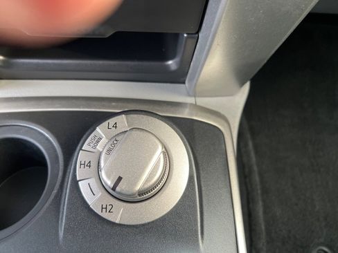 Used 2013 Toyota 4Runner SR5 image 18