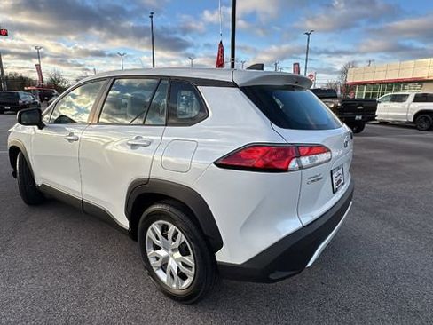 Used 2023 Toyota Corolla Cross L image 3