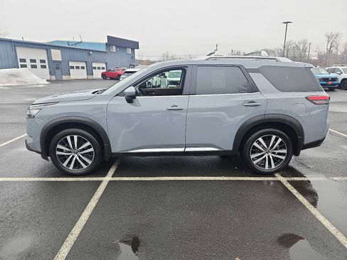 Used 2023 Nissan Pathfinder Platinum w/ Cargo Package image 7