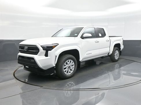 Used 2026 Toyota Tacoma SR5 AWD/4WD image 4
