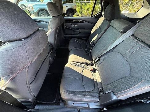 Used 2025 Honda Pilot Sport image 31