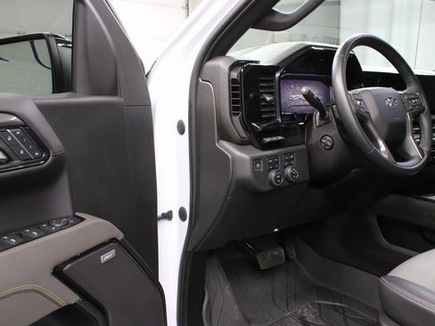 Used 2024 Chevrolet Silverado 1500 ZR2 image 55