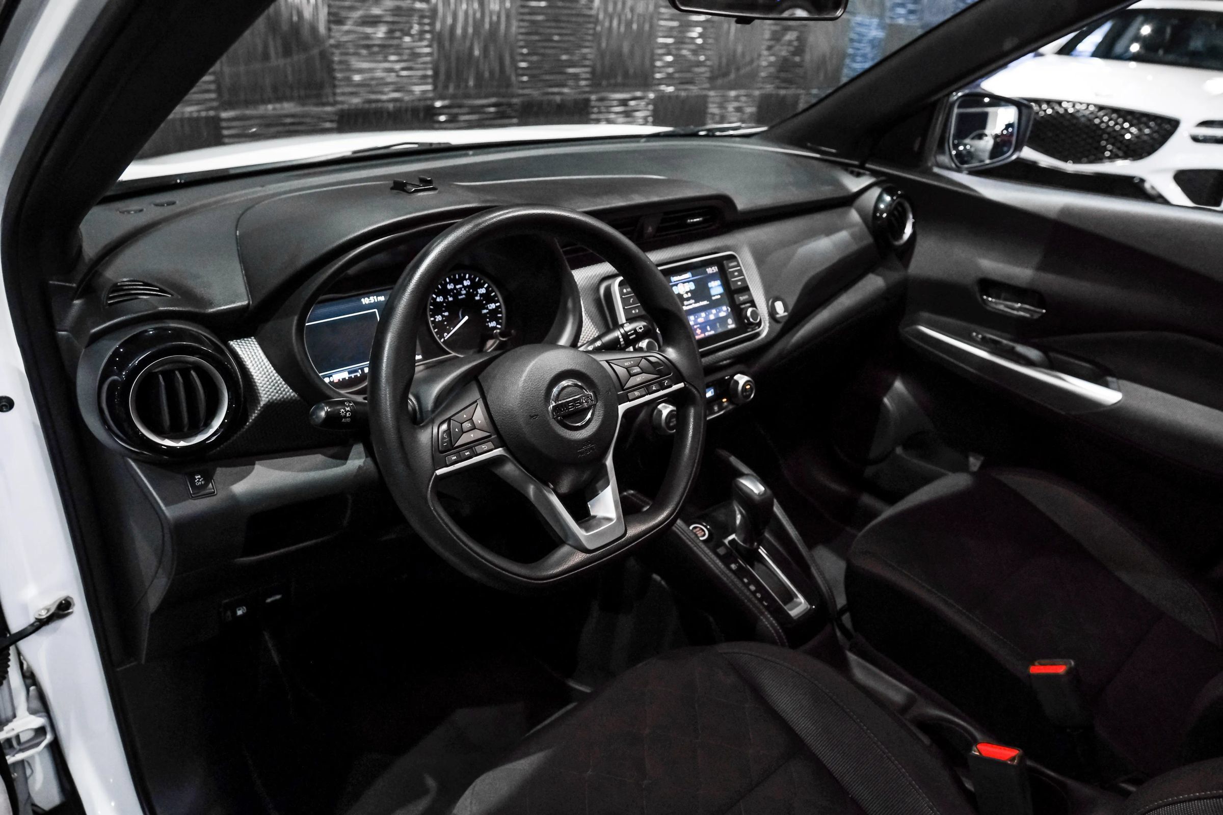 Used 2018 Nissan Kicks SV FWD image 3