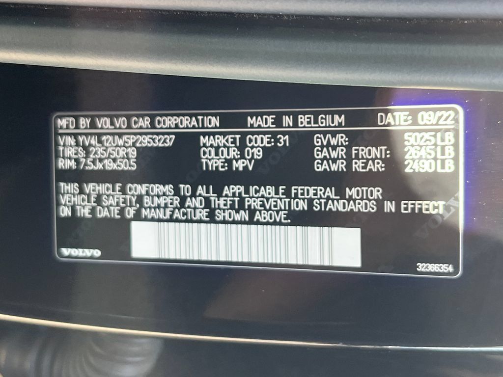 Used 2023 Volvo XC40 B5 Plus w/ Driver Assist Package AWD/4WD image 30