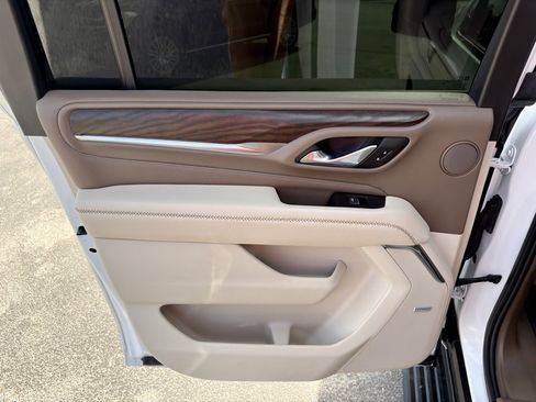 Used 2023 GMC Yukon XL Denali image 32