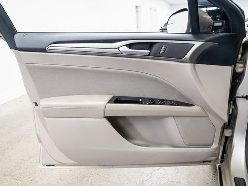 Used 2017 Ford Fusion SE image 14