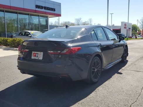 Used 2025 Toyota Camry SE FWD image 4