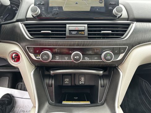 Certified 2019 Honda Accord Touring image 17