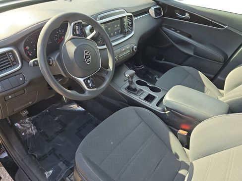 Used 2019 Kia Sorento L image 9