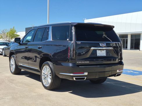 Used 2025 Cadillac Escalade Premium Luxury AWD/4WD image 3