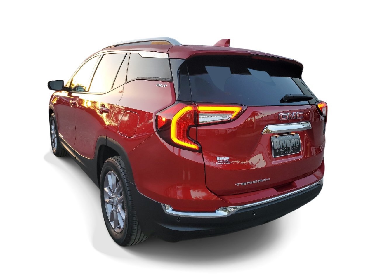 Used 2024 GMC Terrain SLT w/ Infotainment Package II FWD image 3