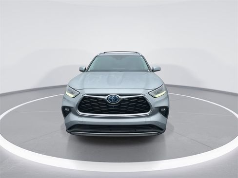 Used 2023 Toyota Highlander Platinum image 3