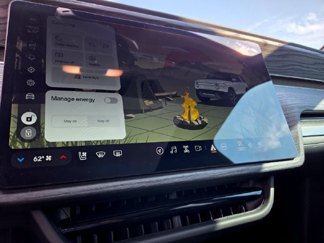 Used 2024 Rivian R1S Adventure Dual AWD/4WD image 32