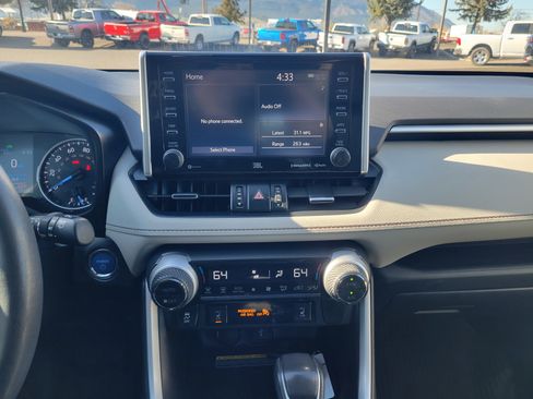 Used 2021 Toyota RAV4 XLE Premium image 24