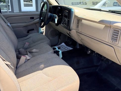 Used 2004 Chevrolet Silverado 1500 W/T RWD image 3