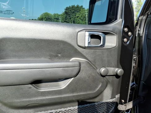 Used 2023 Jeep Wrangler Unlimited Sport AWD/4WD image 3