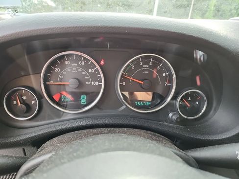 Used 2016 Jeep Wrangler Sahara w/ Connectivity Group AWD/4WD image 9