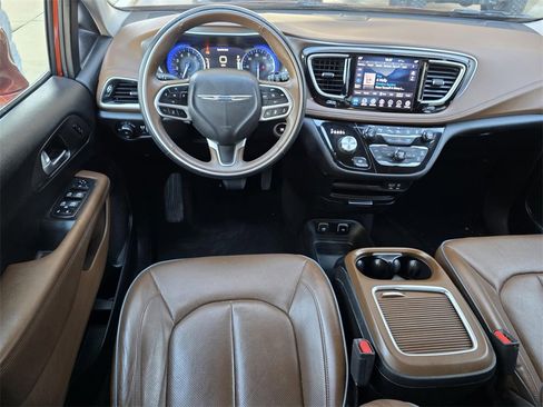 Used 2018 Chrysler Pacifica Limited w/ Tire & Wheel Group image 11