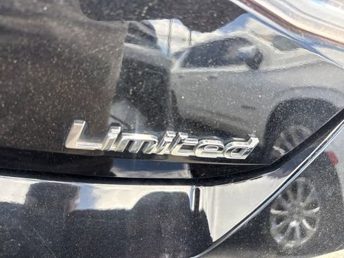 Used 2023 Hyundai Elantra Limited FWD image 11