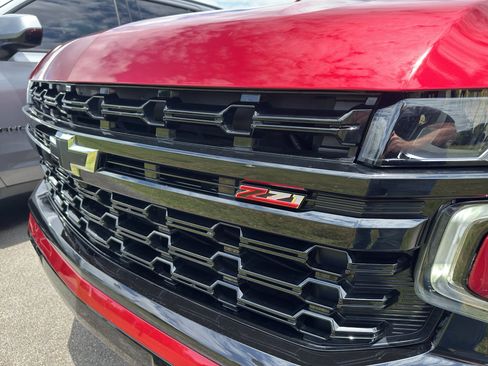 Used 2024 Chevrolet Suburban Z71 w/ Luxury Package AWD/4WD image 12
