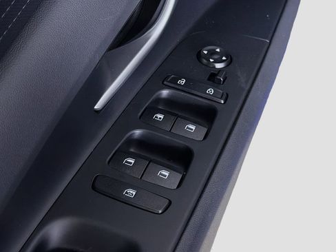 Used 2025 Hyundai Elantra SE FWD image 19