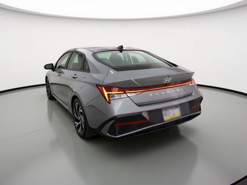Used 2025 Hyundai Elantra SEL image 6