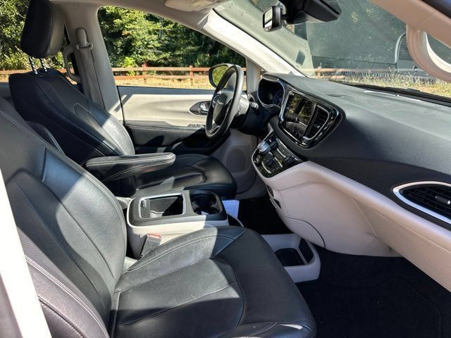 Used 2022 Chrysler Pacifica Touring-L FWD image 24