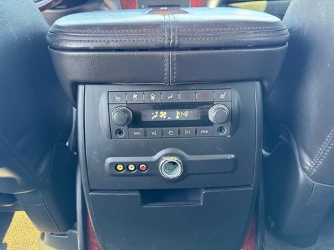 Used 2011 Cadillac Escalade Luxury image 34